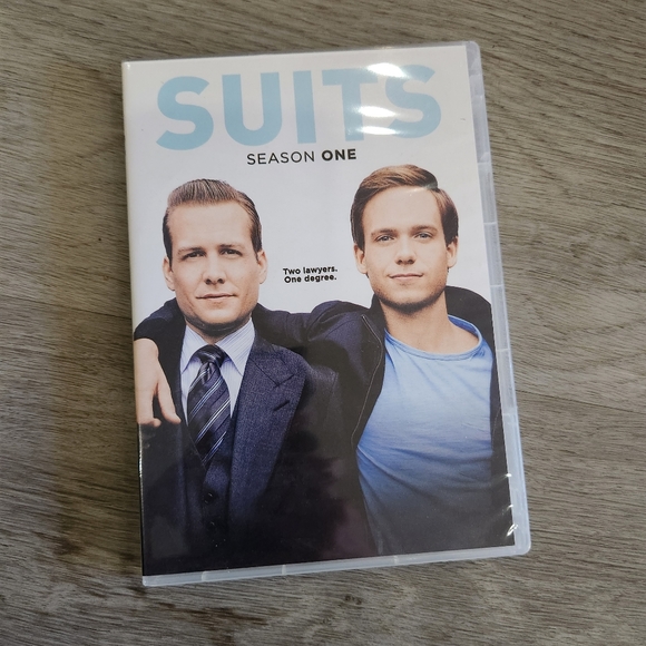 Seasons 1-3 of Suits (DVD) - Picture 5 of 8